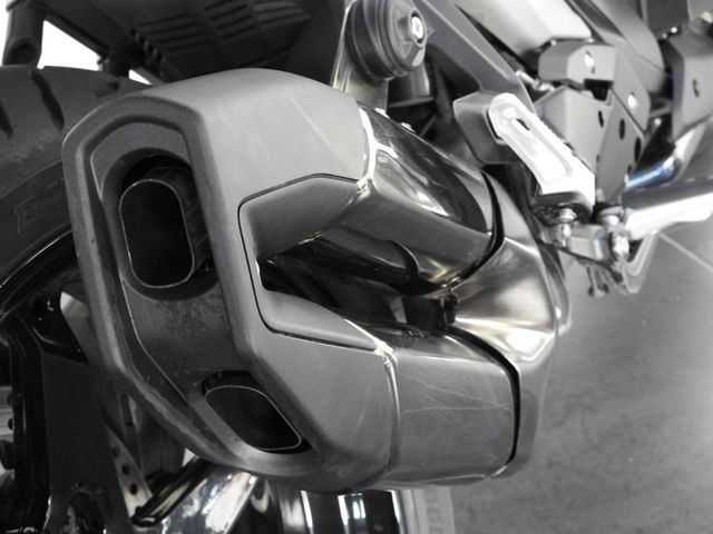 bmw - r-1300-r