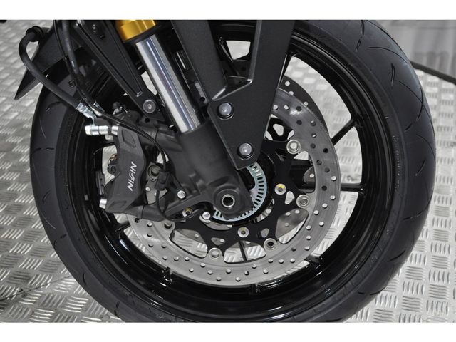 suzuki - gsx-8t