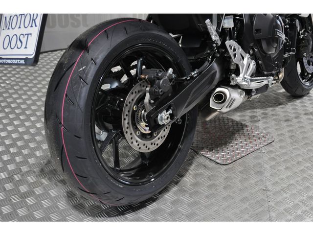 suzuki - gsx-8t