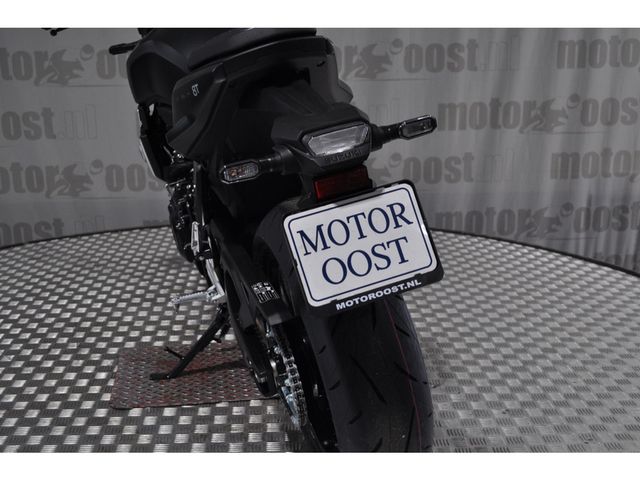 suzuki - gsx-8t