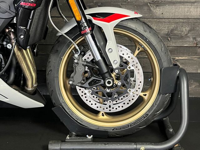 triumph - trident-800