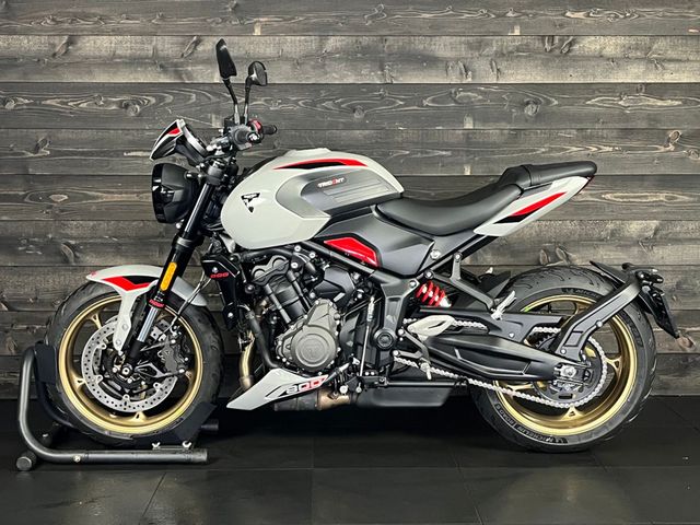 triumph - trident-800