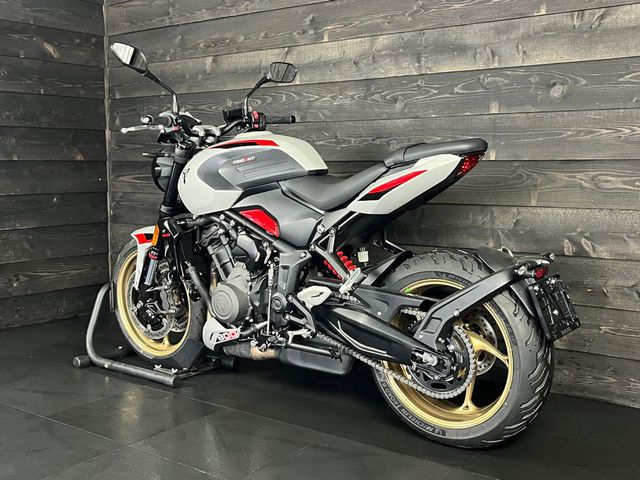 triumph - trident-800