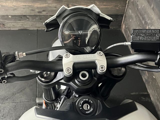 triumph - trident-800