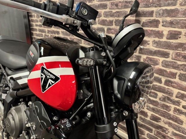 triumph - trident-660