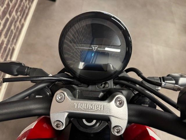 triumph - trident-660