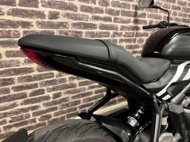 triumph - trident-660