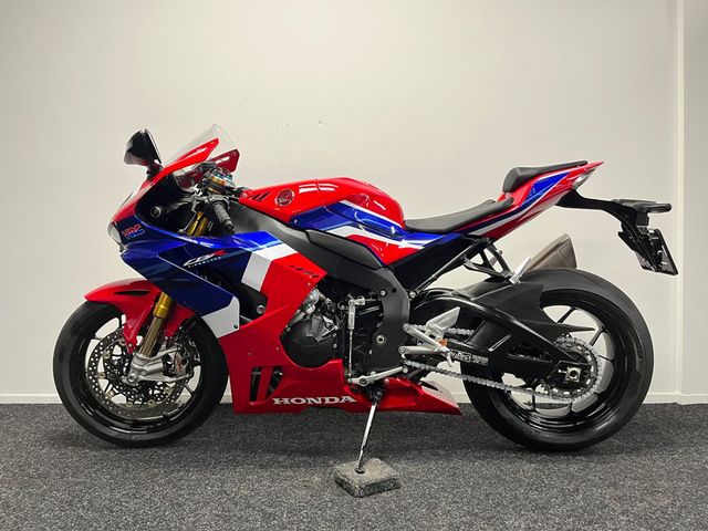 honda - cbr-1000-rr-r-fireblade-sp