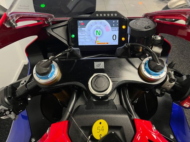 honda - cbr-1000-rr-r-fireblade-sp