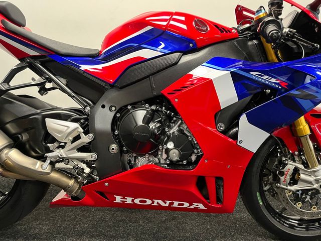 honda - cbr-1000-rr-r-fireblade-sp