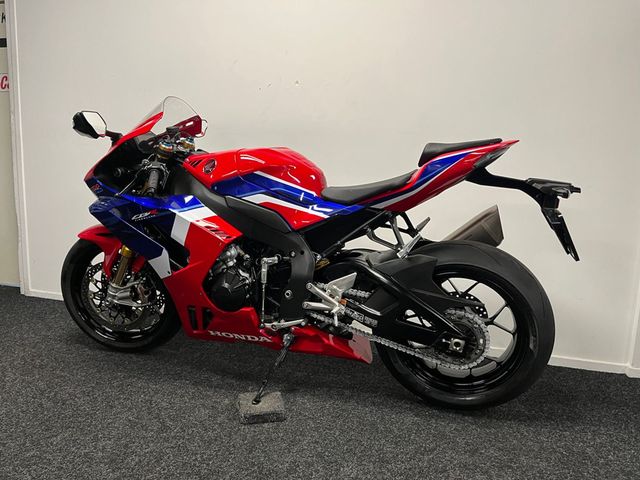 honda - cbr-1000-rr-r-fireblade-sp