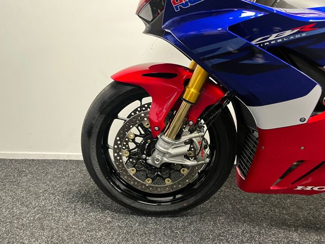 honda - cbr-1000-rr-r-fireblade-sp