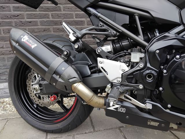 kawasaki - z900