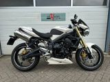 TRIUMPH STREET TRIPLE 675
