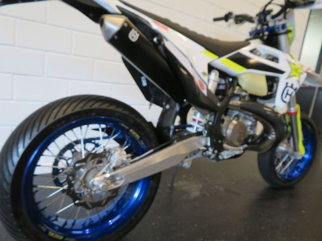 husqvarna - te-300i-jarvis-edition