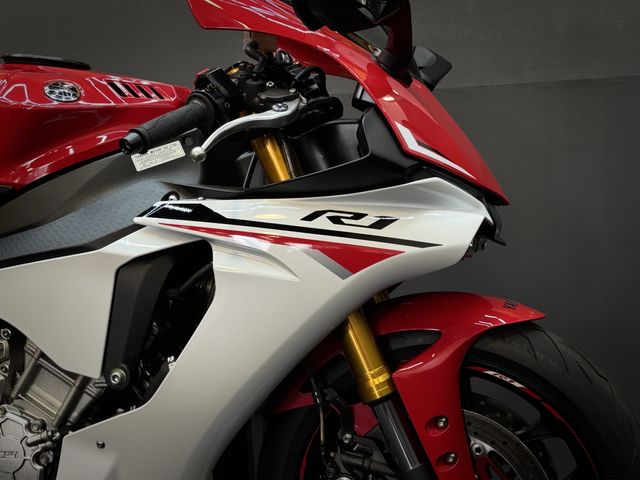 yamaha - r1