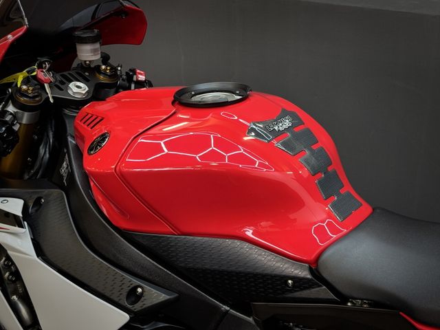 yamaha - r1