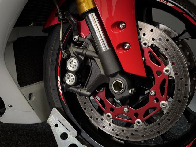 yamaha - r1