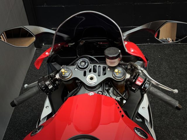 yamaha - r1