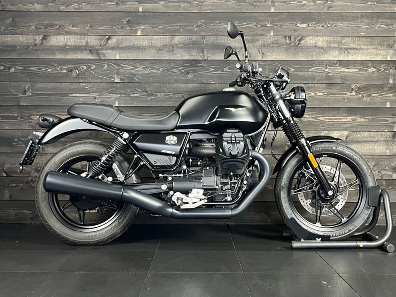 Moto Guzzi V7 IV 850 Stone Nero Ruvido 2024 occasion
