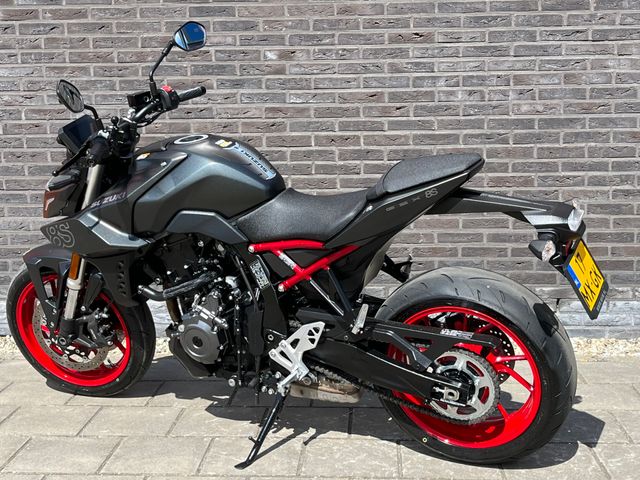 suzuki - gsx-8s