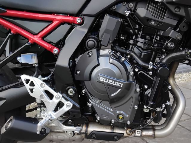 suzuki - gsx-8s
