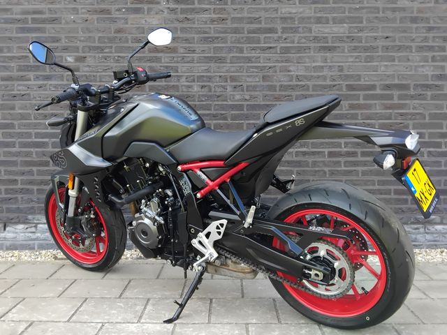 suzuki - gsx-8s
