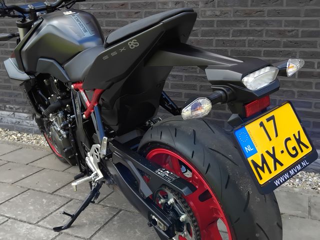 suzuki - gsx-8s