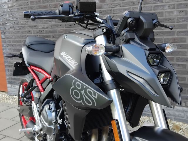 suzuki - gsx-8s