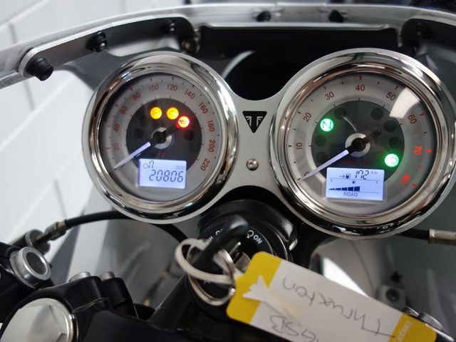 triumph - thruxton-1200