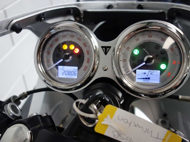 triumph - thruxton-1200