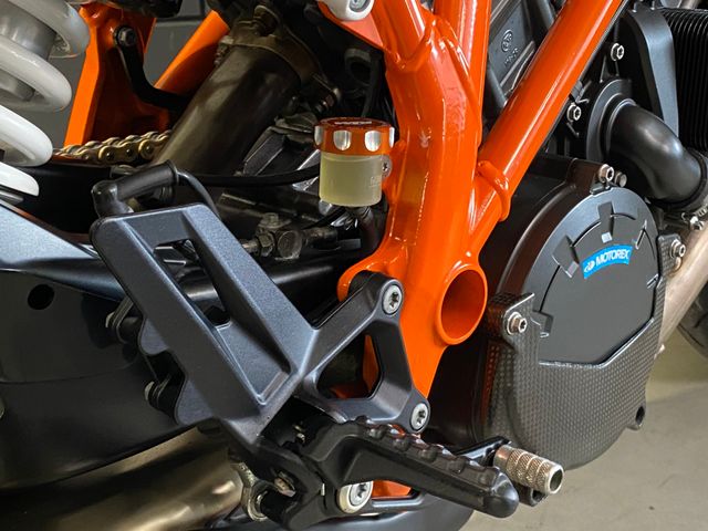 ktm - 1290-super-duke-r-se