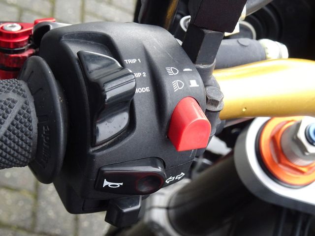 aprilia - tuono-1000-r