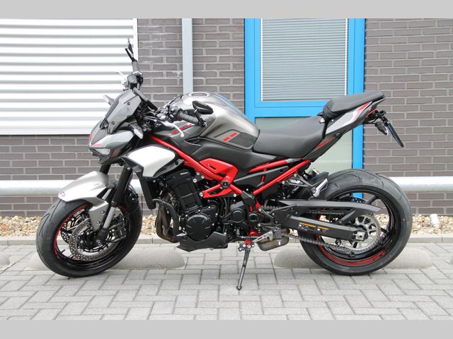kawasaki - z900