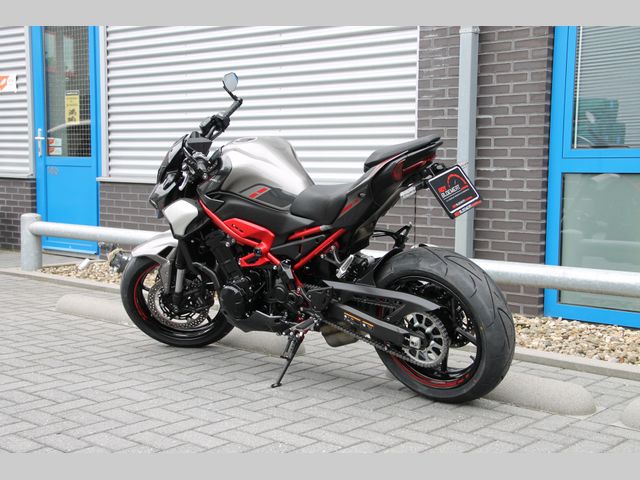 kawasaki - z900