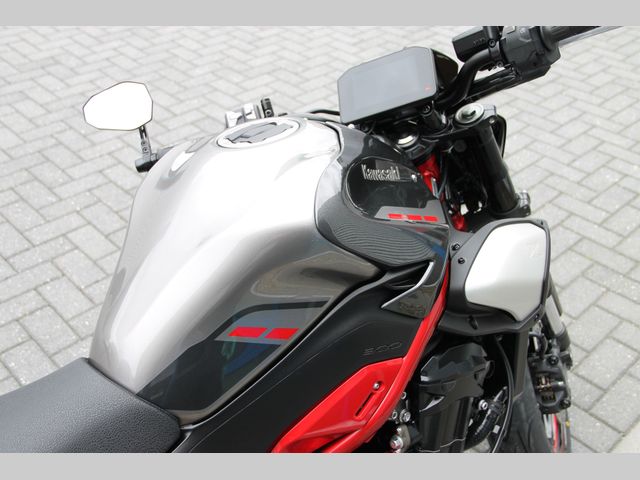 kawasaki - z900