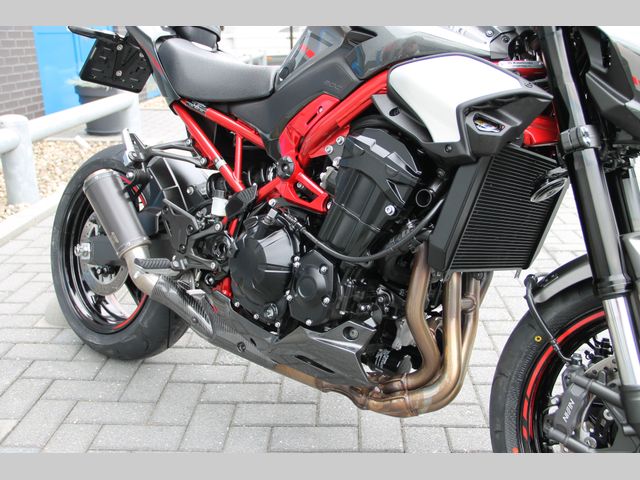 kawasaki - z900