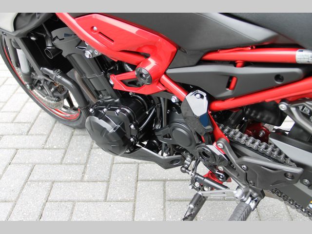 kawasaki - z900
