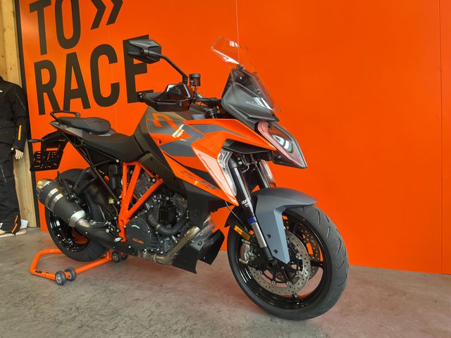 ktm - 1290-super-duke-gt