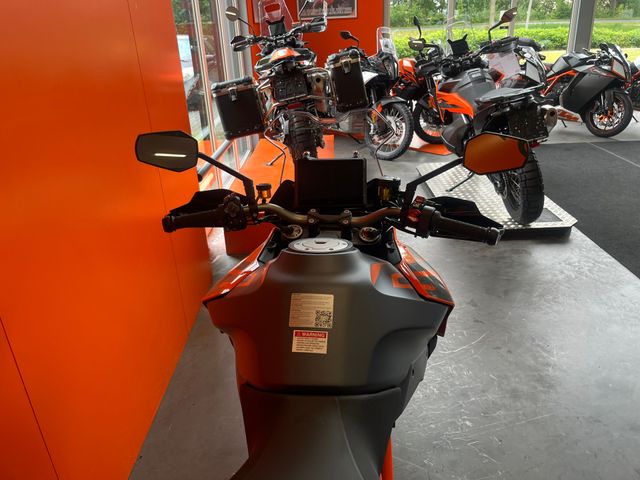ktm - 1290-super-duke-gt