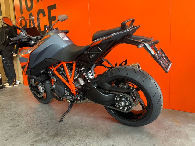 ktm - 1290-super-duke-gt