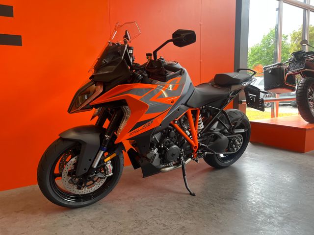 ktm - 1290-super-duke-gt
