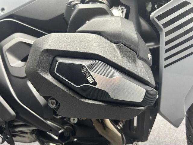 bmw - r-1300-rs