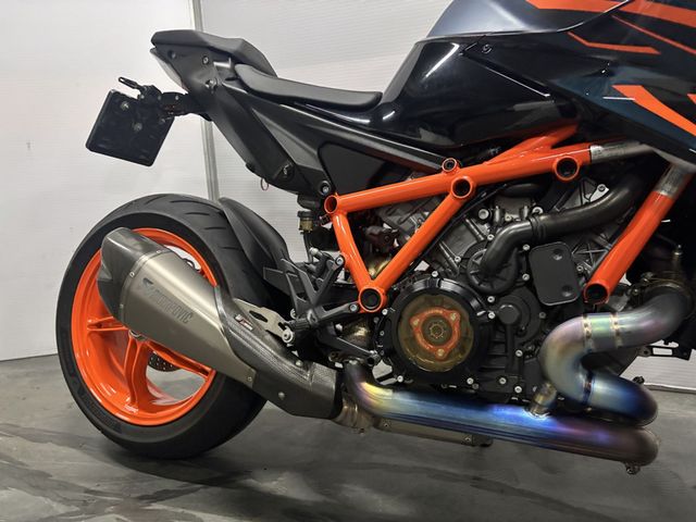 ktm - 1290-super-duke-r