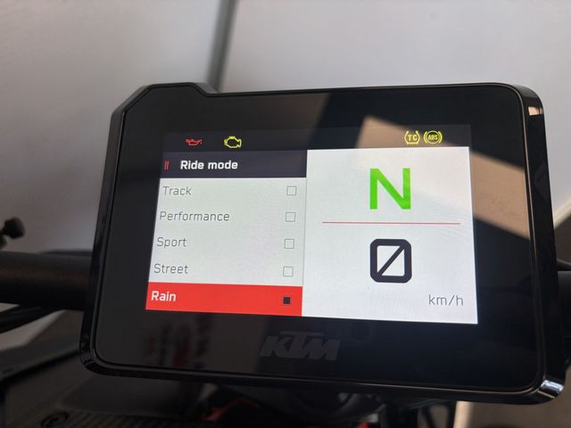 ktm - 1290-super-duke-r