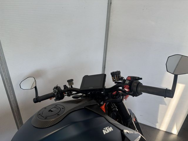 ktm - 1290-super-duke-r