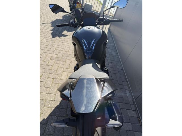 kawasaki - z900