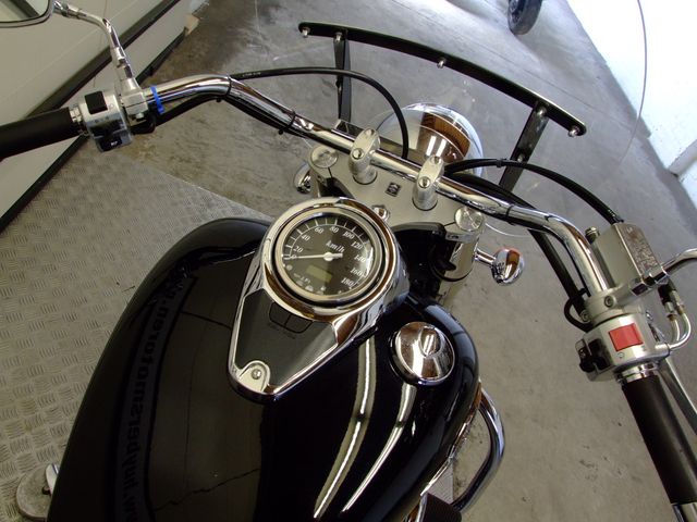 suzuki - intruder-c-800-classic