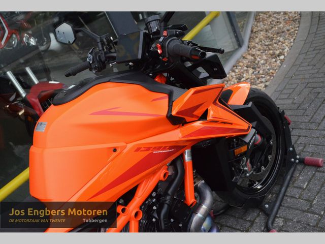 ktm - 1390-super-duke-r