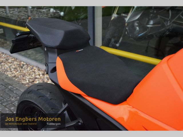 ktm - 1390-super-duke-r